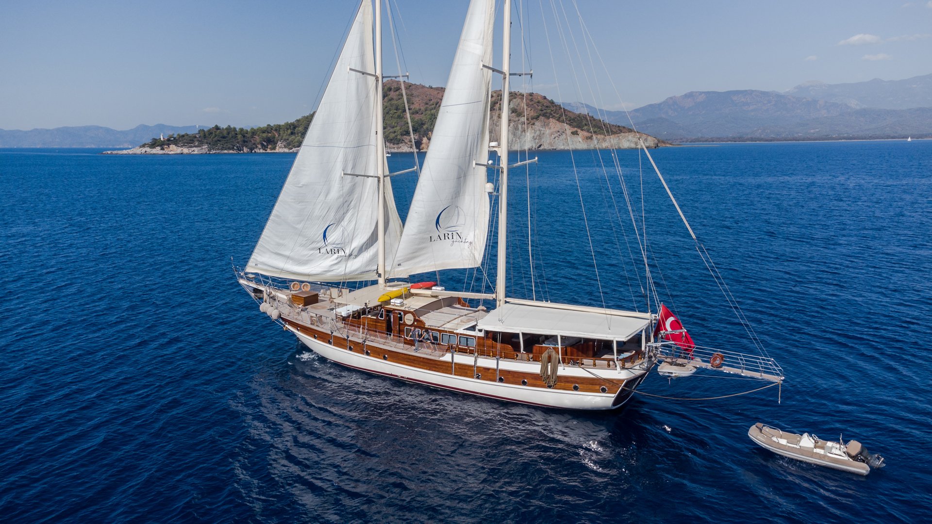 LARIN YACHTING